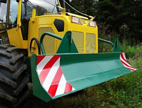 Лісогосподарський трелювальний трактор LKT 150