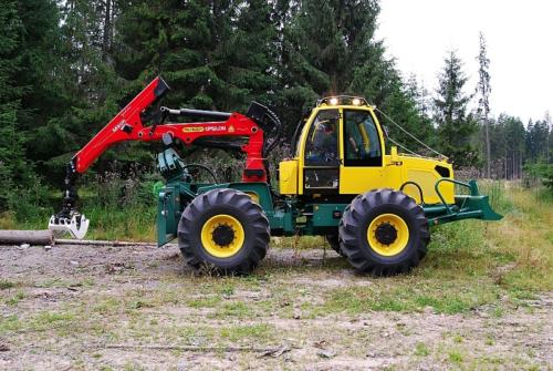 Лісогосподарський трелювальний трактор LKT 150